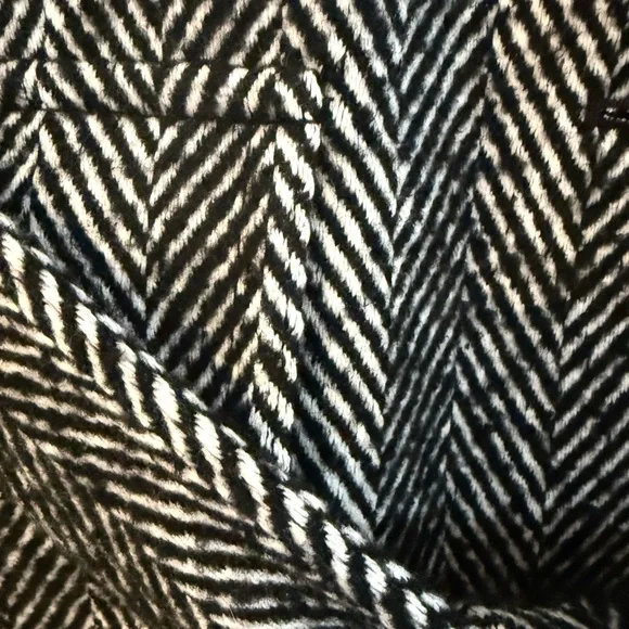 GAP Monochrome Herringbone Jacket - Picture 3 of 4